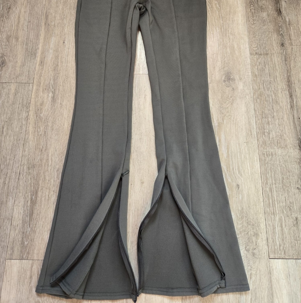 Alo Yoga Airbrush Flutter Leggings Size XSmall Green Color - Picture 5 of 6